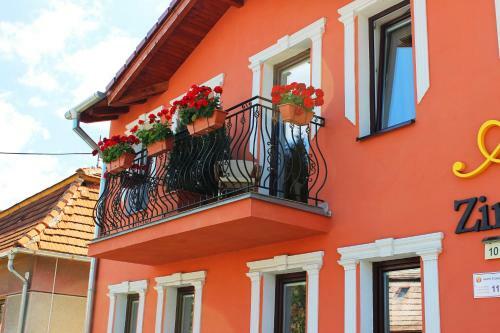 Hostal Adria Penzi�n