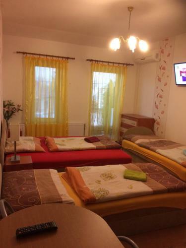 Hostal Adria Penzi�n