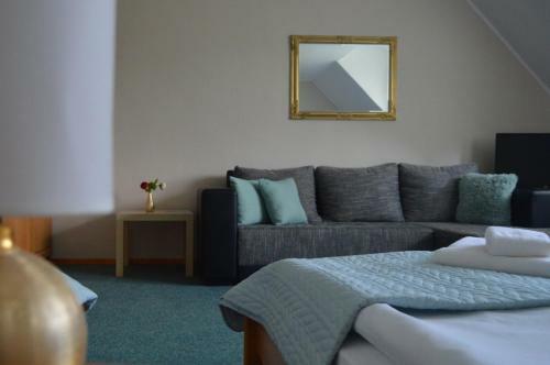 Hotel Motel Gomb�?