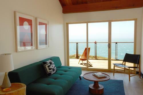 Posada Timber Cove Inn