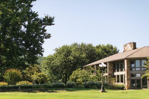 Hotel The Ridges Resort & Marina