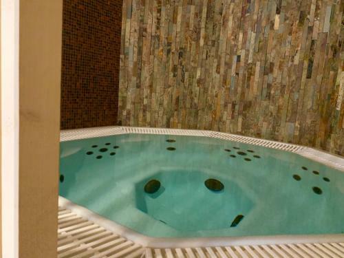 Chatov� Rezort Lopu?n� Dolina