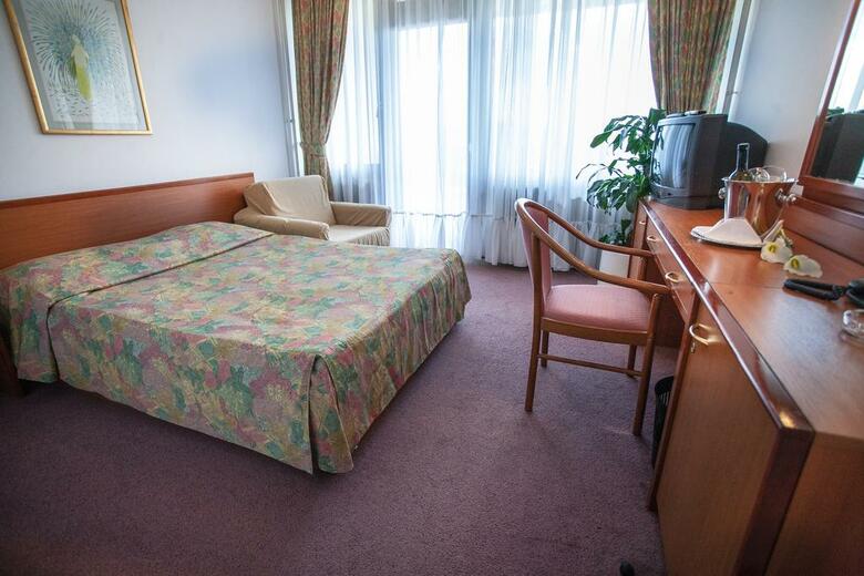 Hotel I