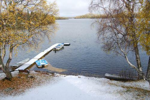Daniels Lake Lodge Cabins