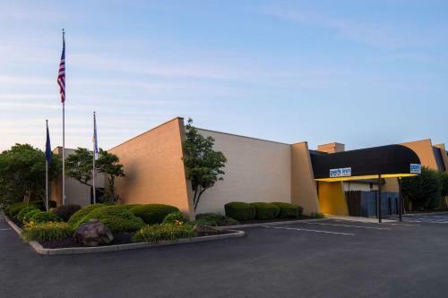 Posada Park Inn By Radisson Sharon