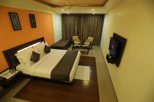 Hotel Krushnai Resort