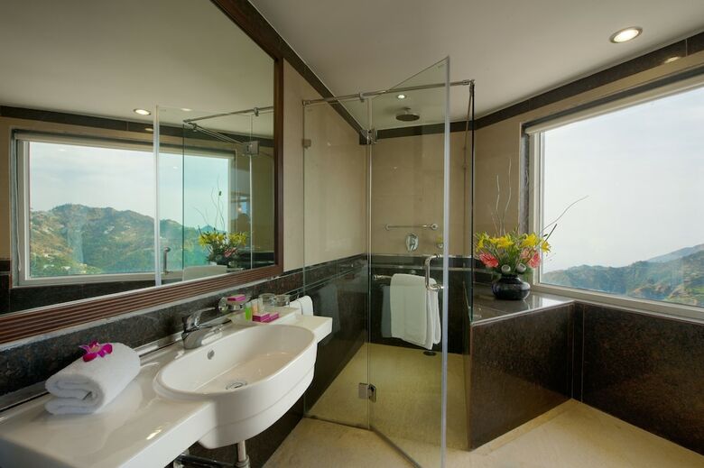 Hotel Royal Orchid Fort Resort