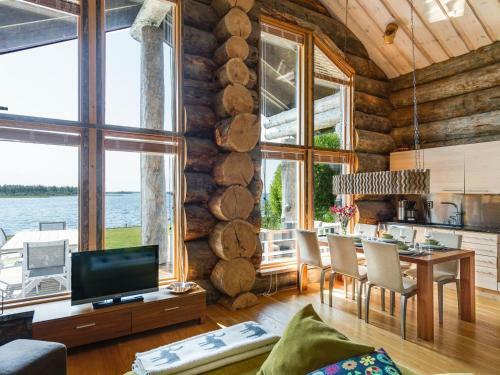 Holiday Home Villa P�rla