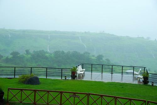 Hotel Upper Deck Resort