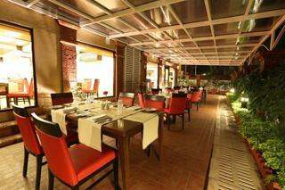Hotel Deltin Suites