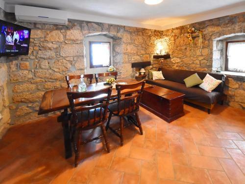 Apartment Evi�i