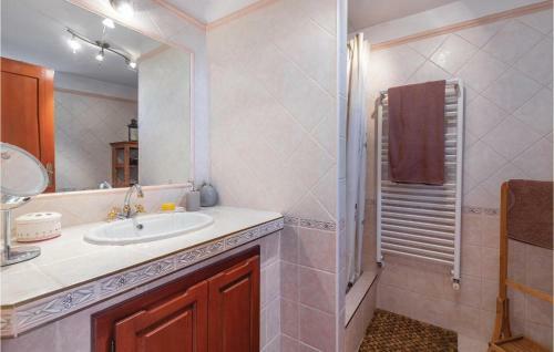 Three-bedroom Holiday Home In Medaki