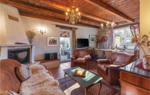 Three-bedroom Holiday Home In Medaki