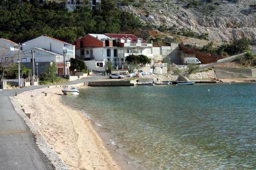 Hostal Triple Room Metajna 4120b