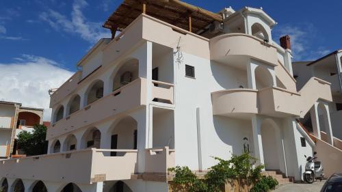 Hostal Triple Room Metajna 4120b