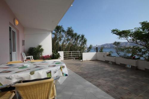 Apartment Metajna 6521b