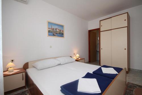 Apartment Metajna 6521b