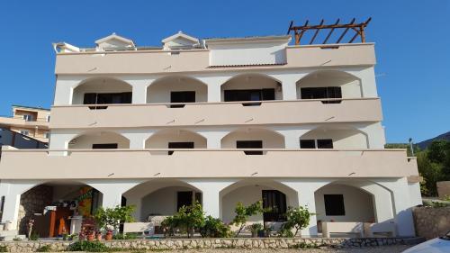 Apartment Metajna 4120b