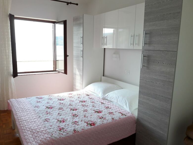 Apartments Metajna X