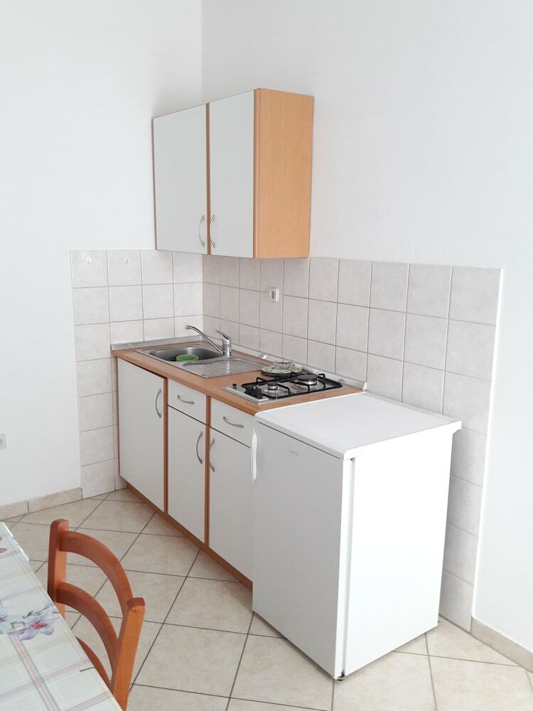 Apartments Metajna X