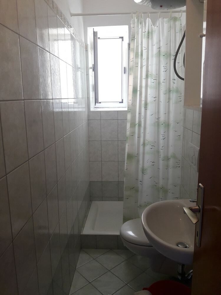 Apartments Metajna X
