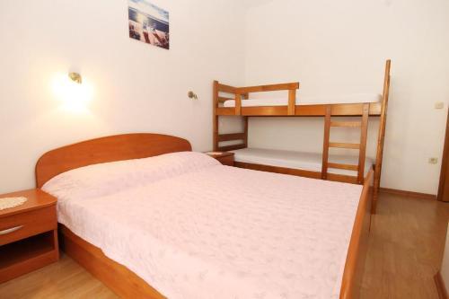 Apartment Metajna 6503g