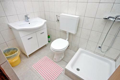 Apartment Metajna 6351e