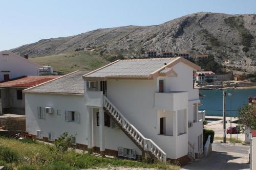 Apartment Metajna 6498a