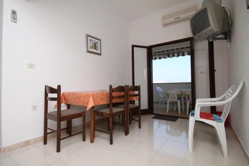 Apartment Metajna 6486a