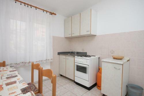 Apartment Metajna 6352b