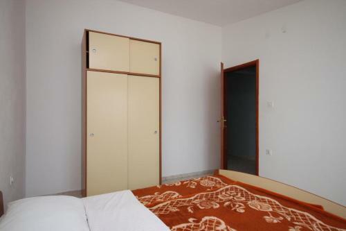 Apartment Metajna 6352b