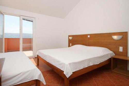 Hostal Triple Room Metajna 6487n