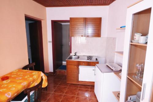 Apartment Metajna 6421b