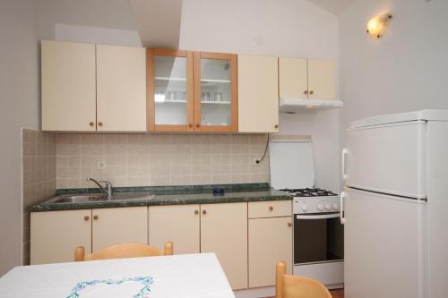 Apartment Metajna 6503b