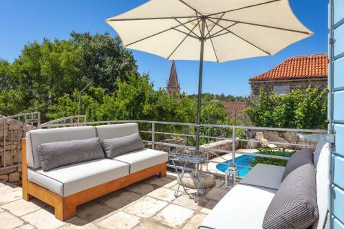 Milna Villa Sleeps 7 Pool Air Con Wifi