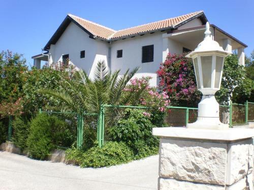 Apartments With A Parking Space Milna (brac) - 14961