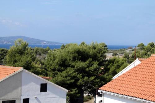 Apartments With A Swimming Pool Milna (brac) - 5651