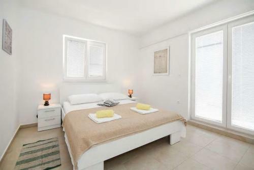 Mimice Bay Apartments