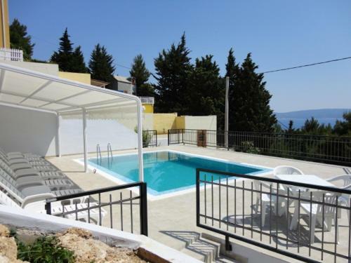 Mimice Bay Apartments