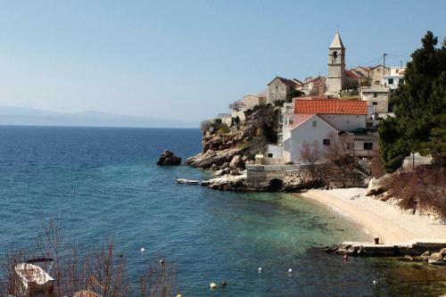 Apartments By The Sea Pisak (omis) - 1070