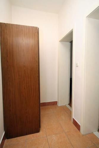 Apartments By The Sea Pisak (omis) - 1070