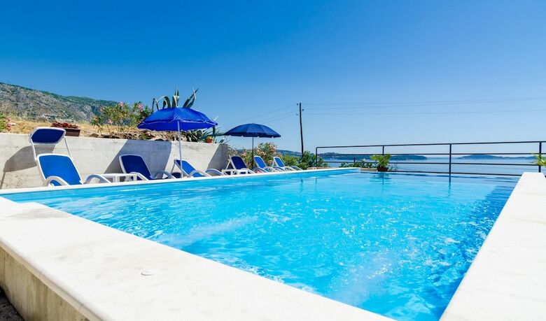 Apartments Villa Made 4U
