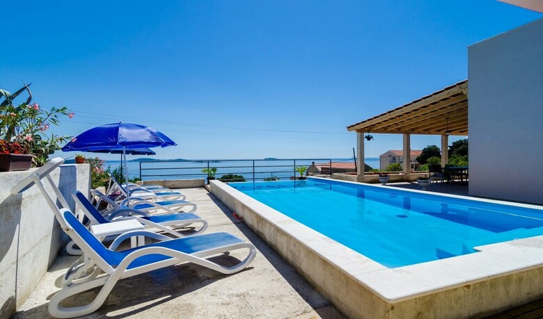 Apartments Villa Made 4U