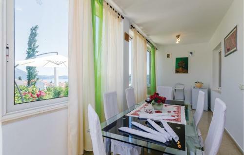 Three-bedroom Holiday Home In Mlini