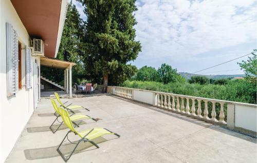 Six-bedroom Holiday Home In Mlini