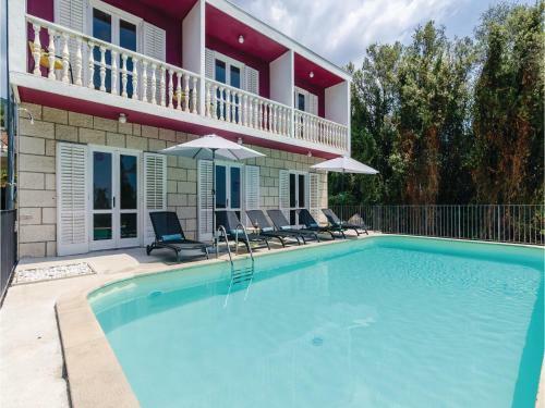 Eight-bedroom Holiday Home In Molunat