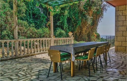 Eight-bedroom Holiday Home In Molunat