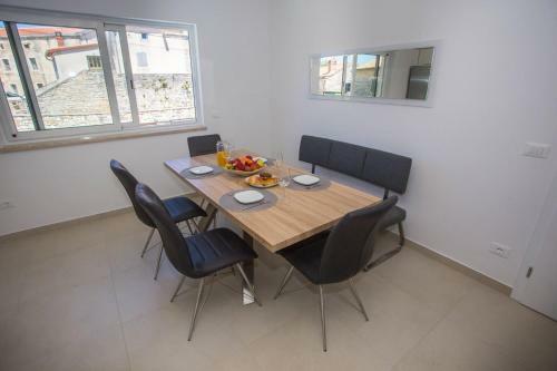 Comfortable Villa Kris With Pool In Mrgani