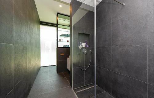 Six-bedroom Holiday Home In Murter