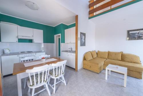 Apartments With A Parking Space Murter - 12754
